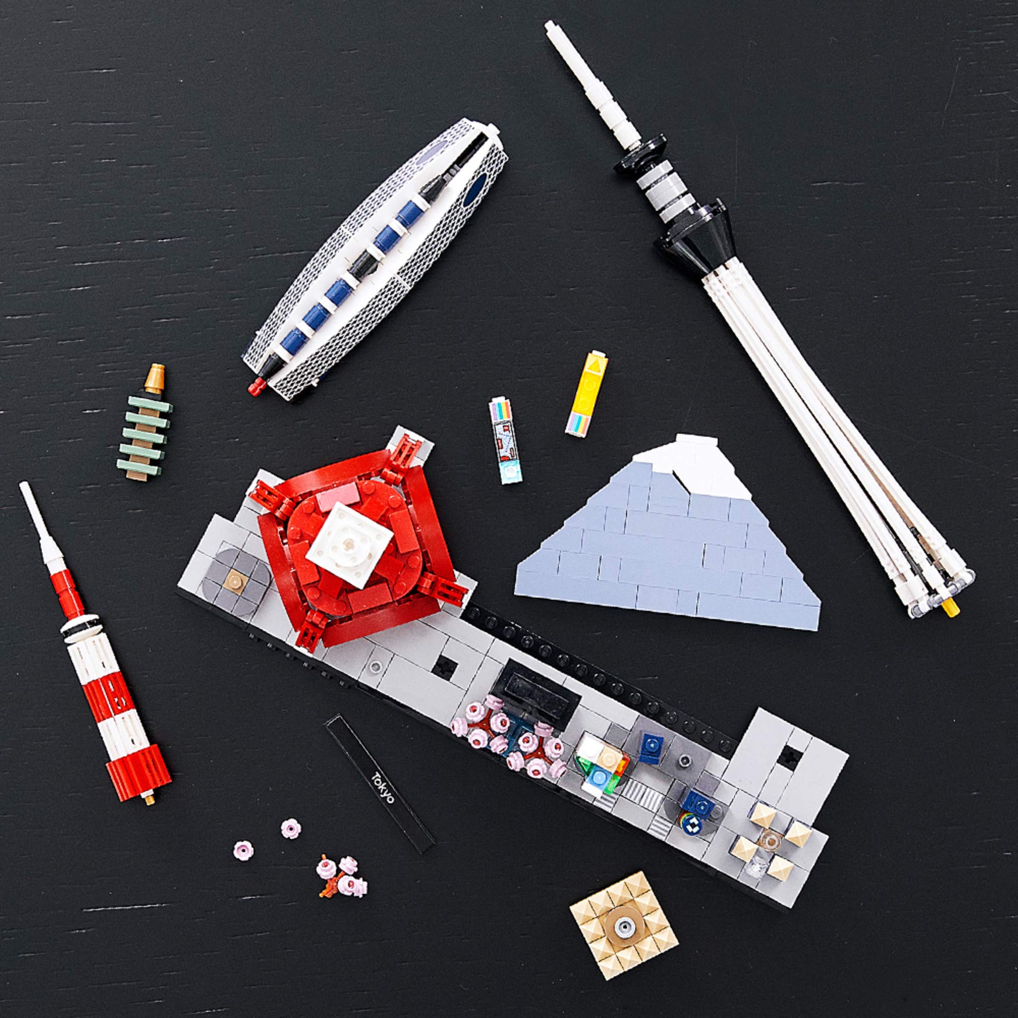 LEGO Architecture Skylines: Tokyo 21051 Building Kit, Collectible Architecture Building Set for Adults (547 Pieces) (7544051400942)